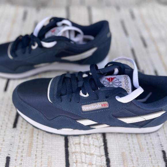 Reebok Classic Suede Navy Sneakers Women’s Size 9.5 - Picture 3 of 7